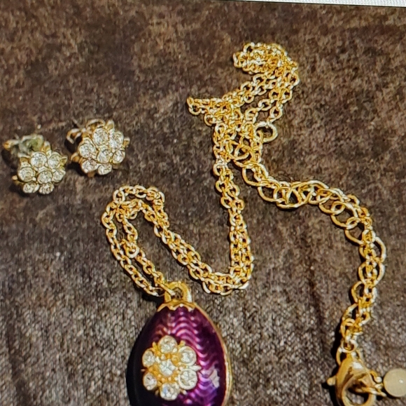 Avon Golden Egg Necklace and Earring Gift Set - Picture 4 of 7
